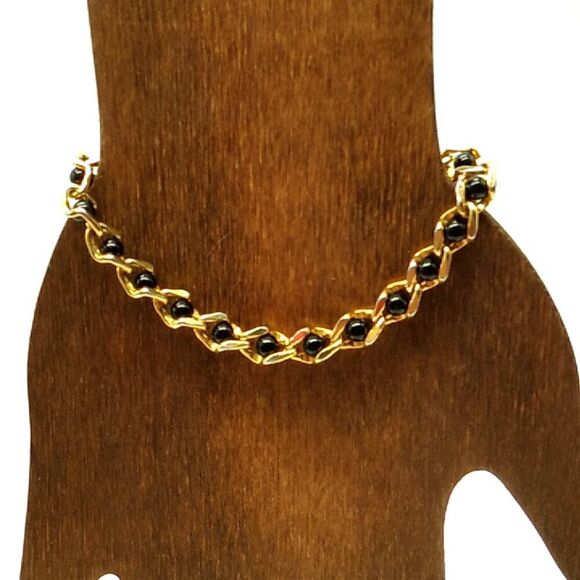 AVON Bracelet CAPTURED TREASURES Gold-tone Curb Link Faux Black Onyx Beaded Acce - Picture 11 of 12